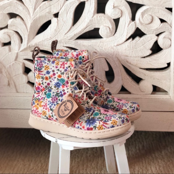 Air Wair Floral Dr. Martens - Picture 4 of 6